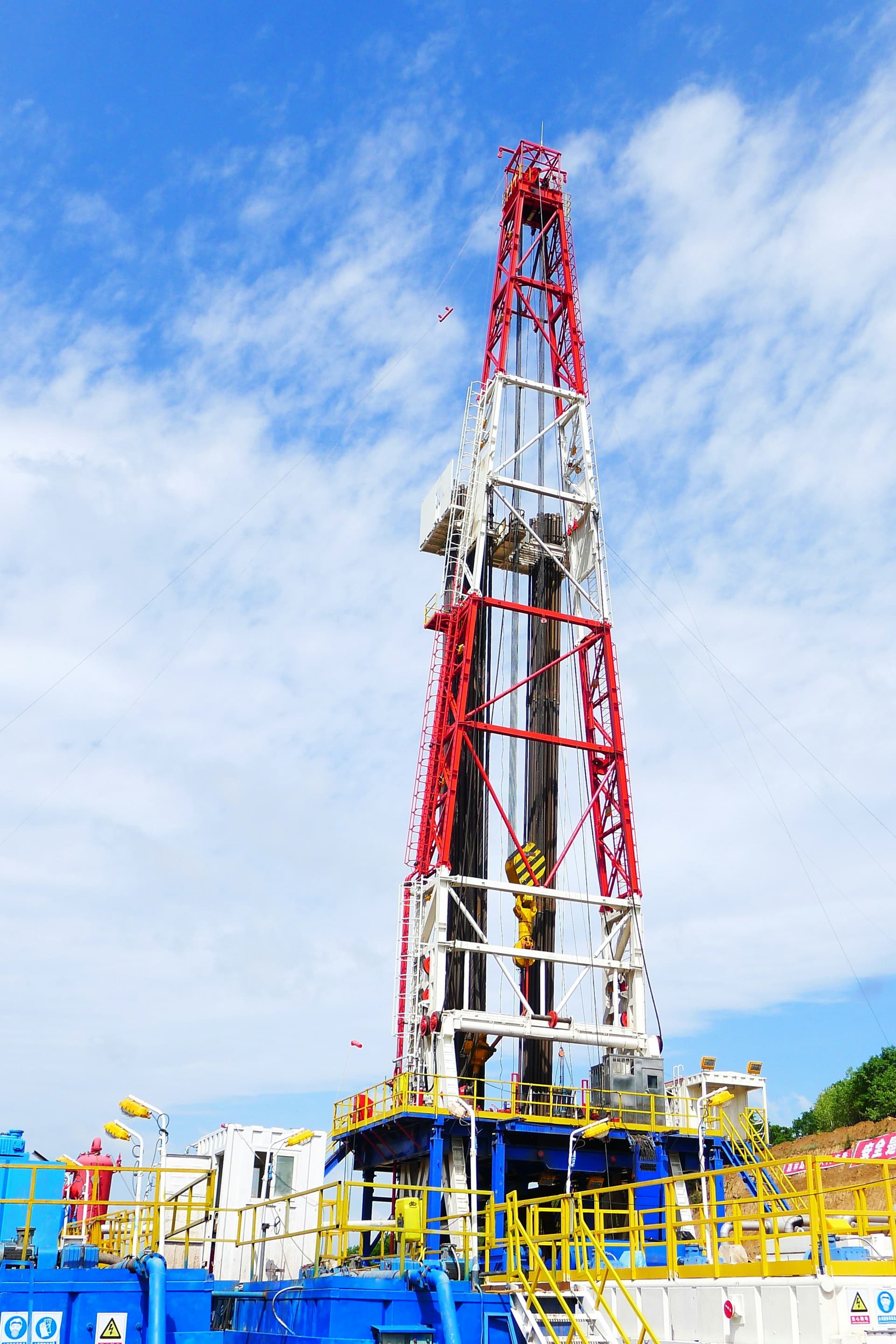 Offshore drilling rig in deep water