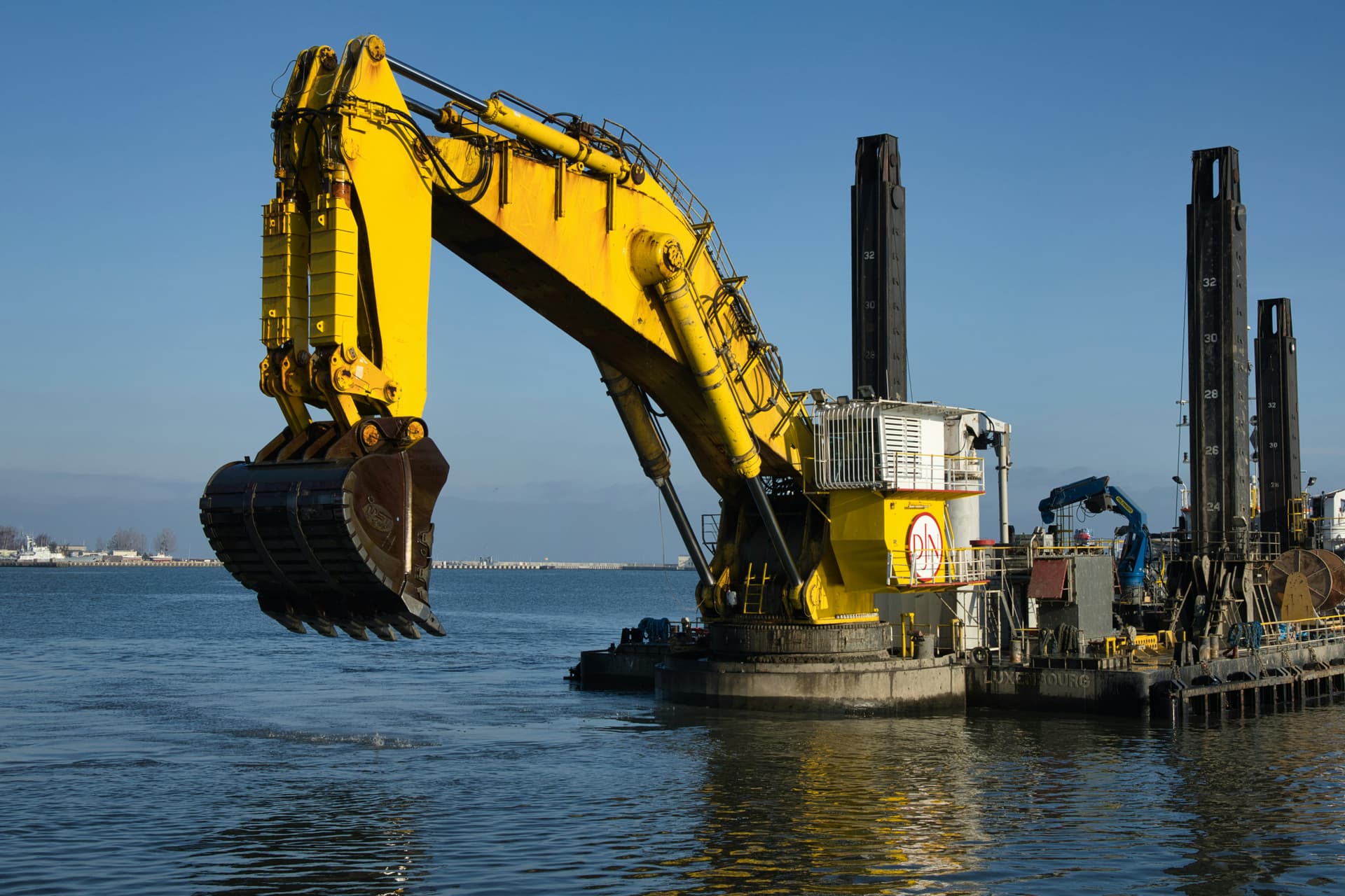 Offshore engineering platform