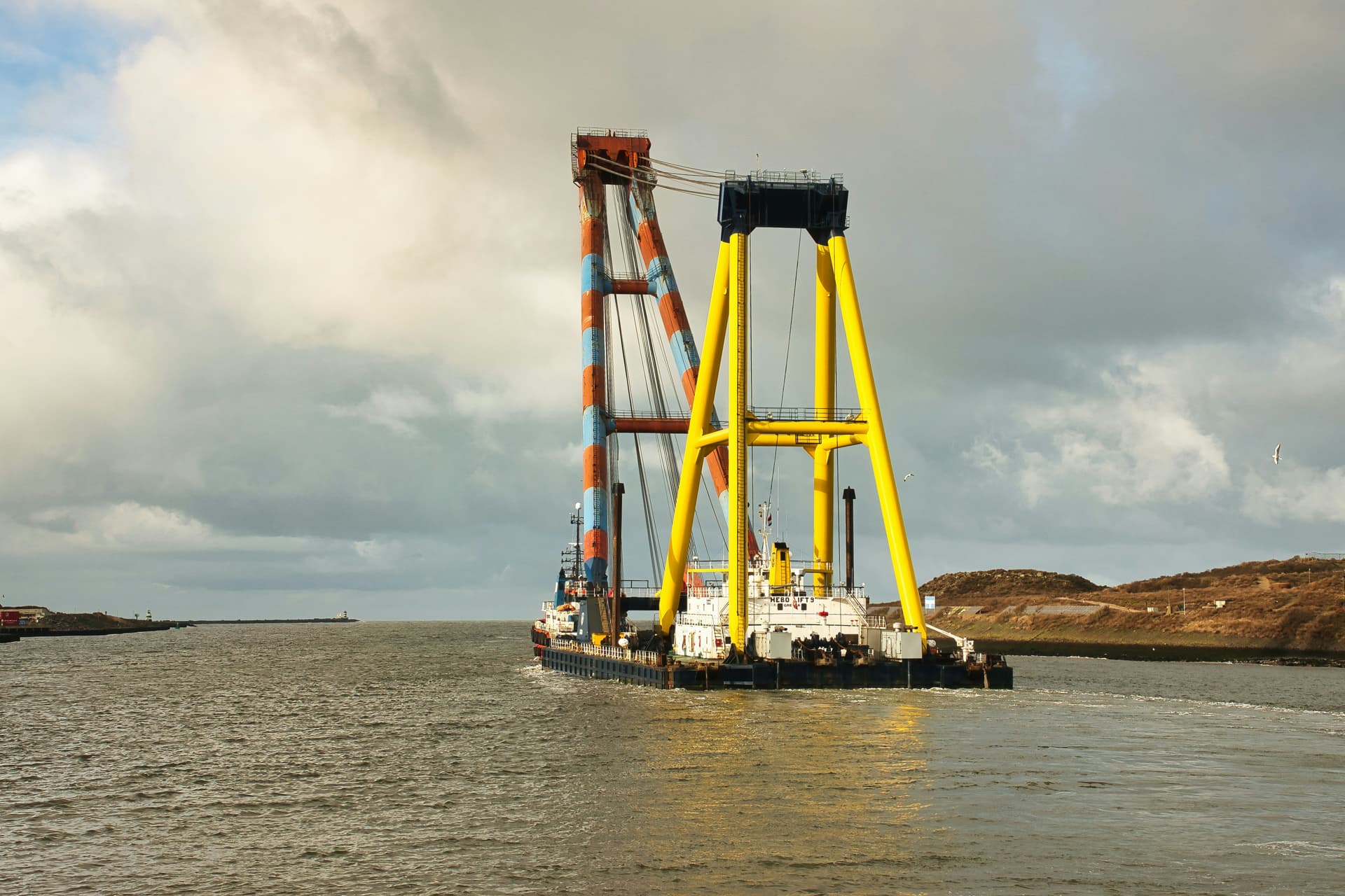 Rig engineering operations at sea